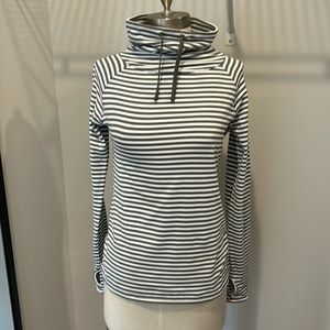 Super soft, funnel neck running top